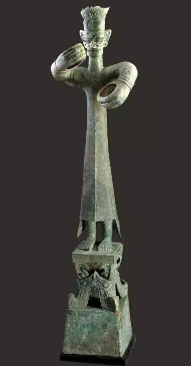 三星堆铜立人像